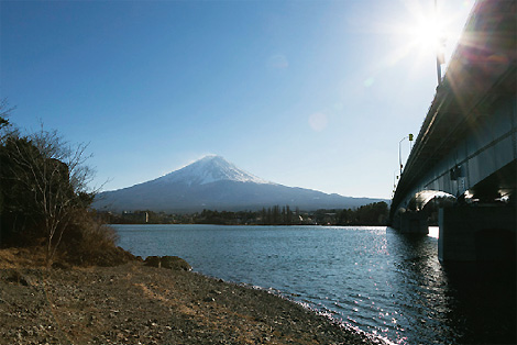 河口湖産屋ヶ崎　河口湖大橋と富士山